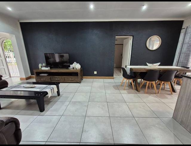 4 BEDROOM HOUSE FOR SALE IN BRACKENHURST